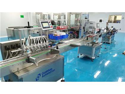 灌裝機(jī)，旋蓋機(jī)，貼標(biāo)機(jī)，生產(chǎn)車間安裝完成